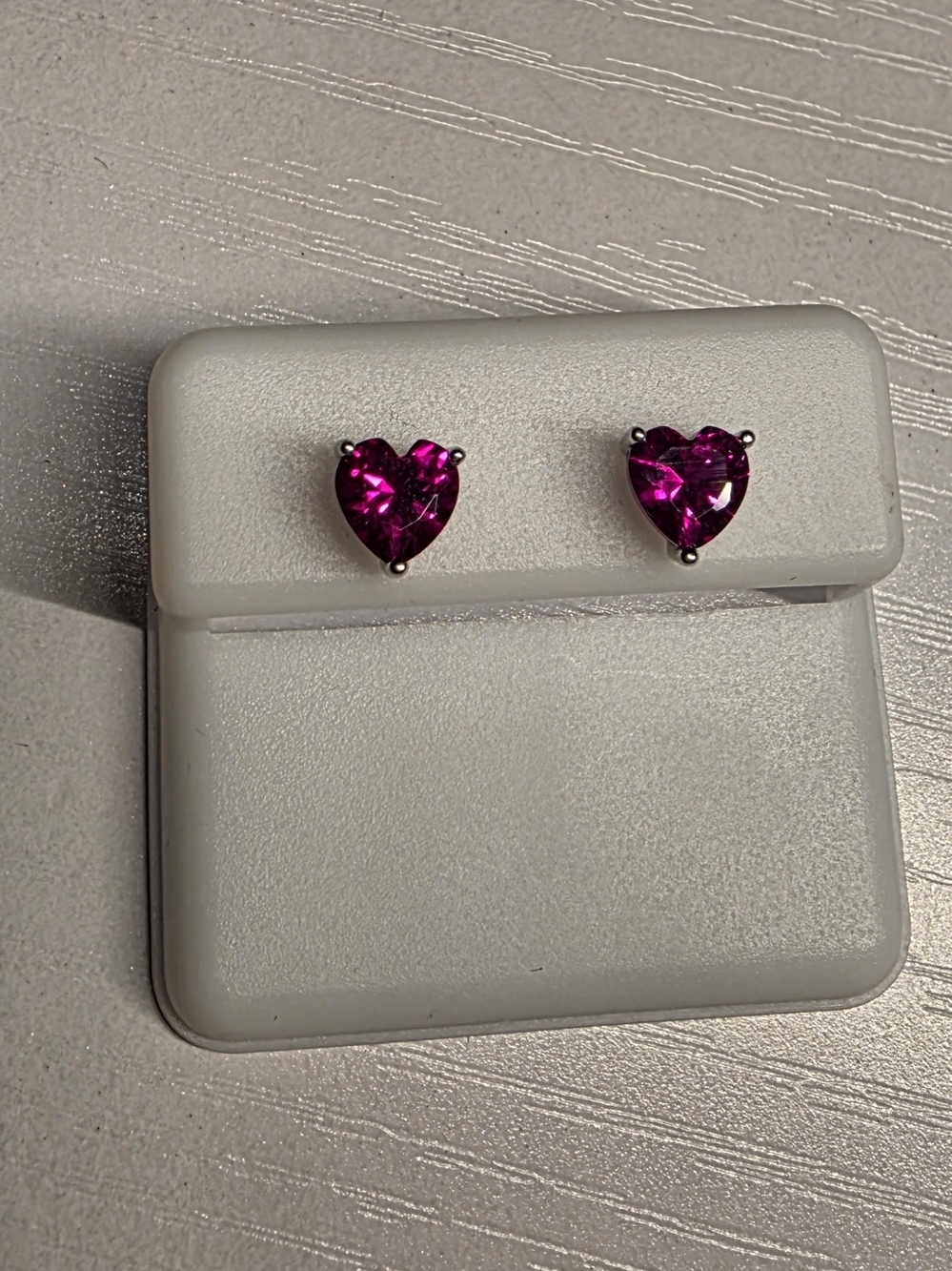✨️✨️ 925 Sterling Silver Heart-Shaped Ruby Red Corundum Stud Earrings
